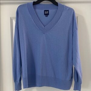 GAP women’s vneck sweater